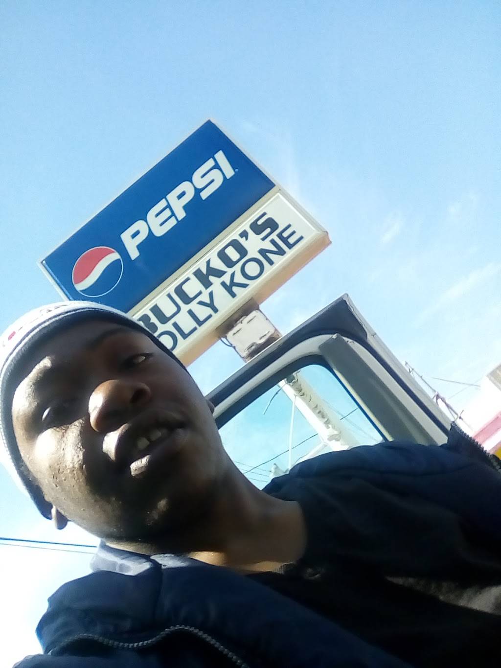 Buckos Jolly Kone Drive In | restaurant | 924 34th St, Bakersfield, CA 93301, USA | 6613221731 OR +1 661-322-1731