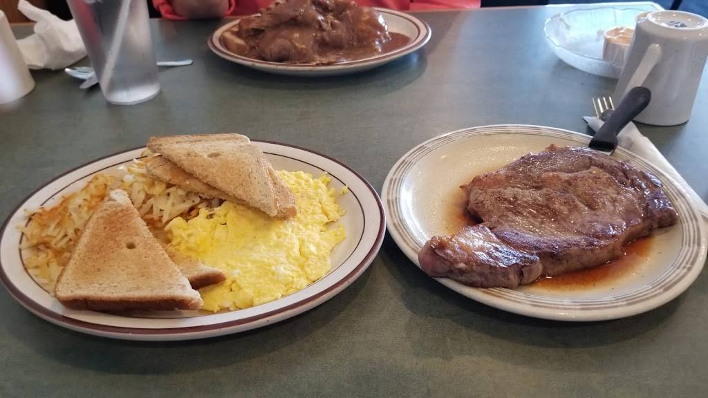 Sunset Family Restaurant | restaurant | 1202 W Main St, Manchester, IA 52057, USA | 5639271697 OR +1 563-927-1697