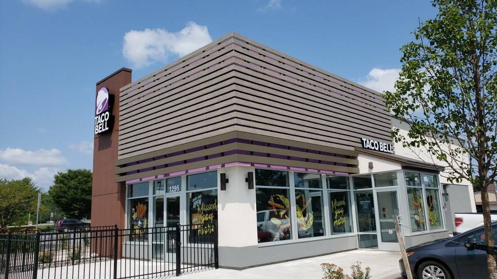 Taco Bell | meal takeaway | 1301 NY-332, Farmington, NY 14425, USA | 5853987499 OR +1 585-398-7499