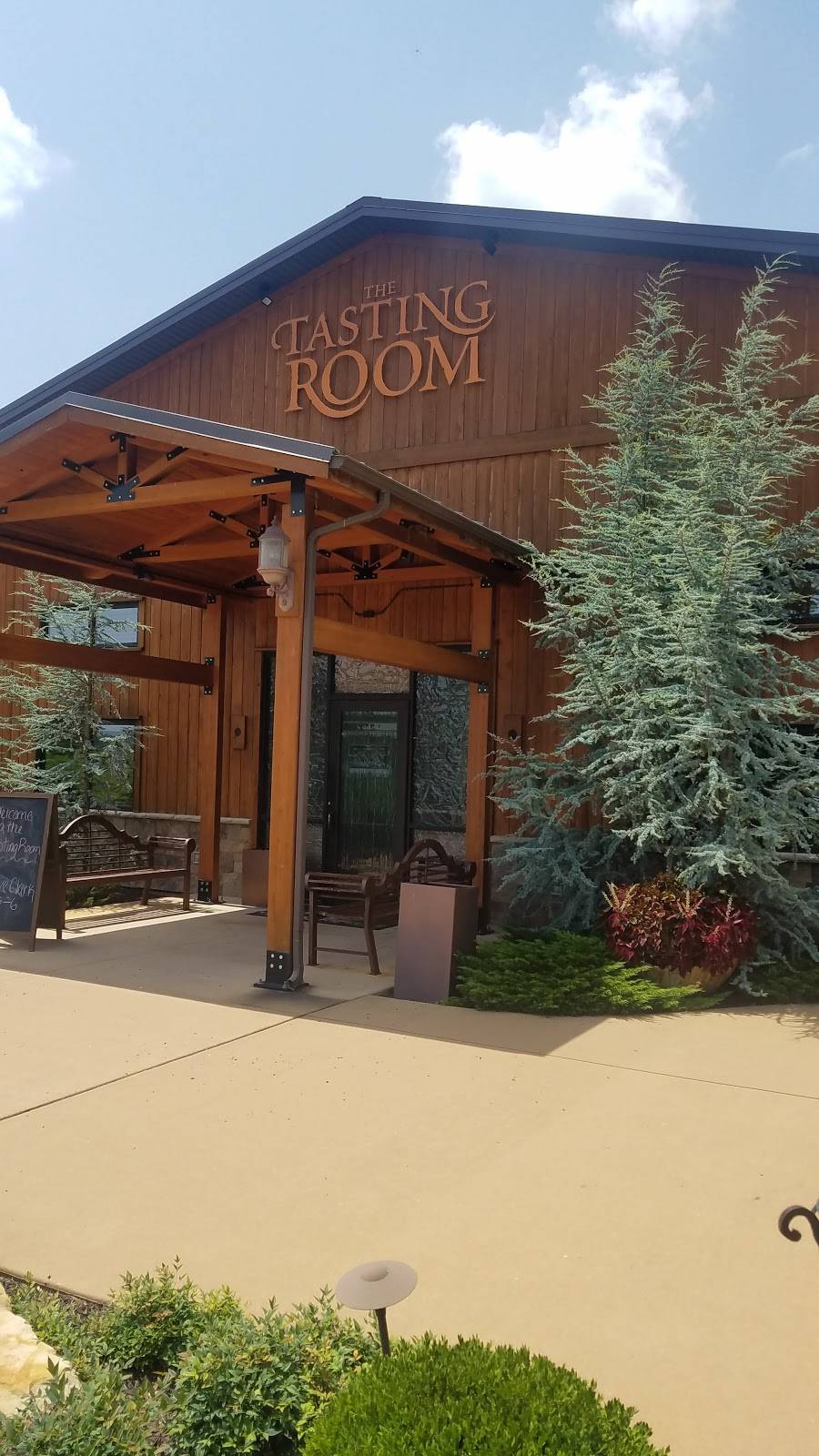 Tasting Room at Walkers Bluff | restaurant | 14250 Meridian Rd, Carterville, IL 62918, USA | 6189569900 OR +1 618-956-9900