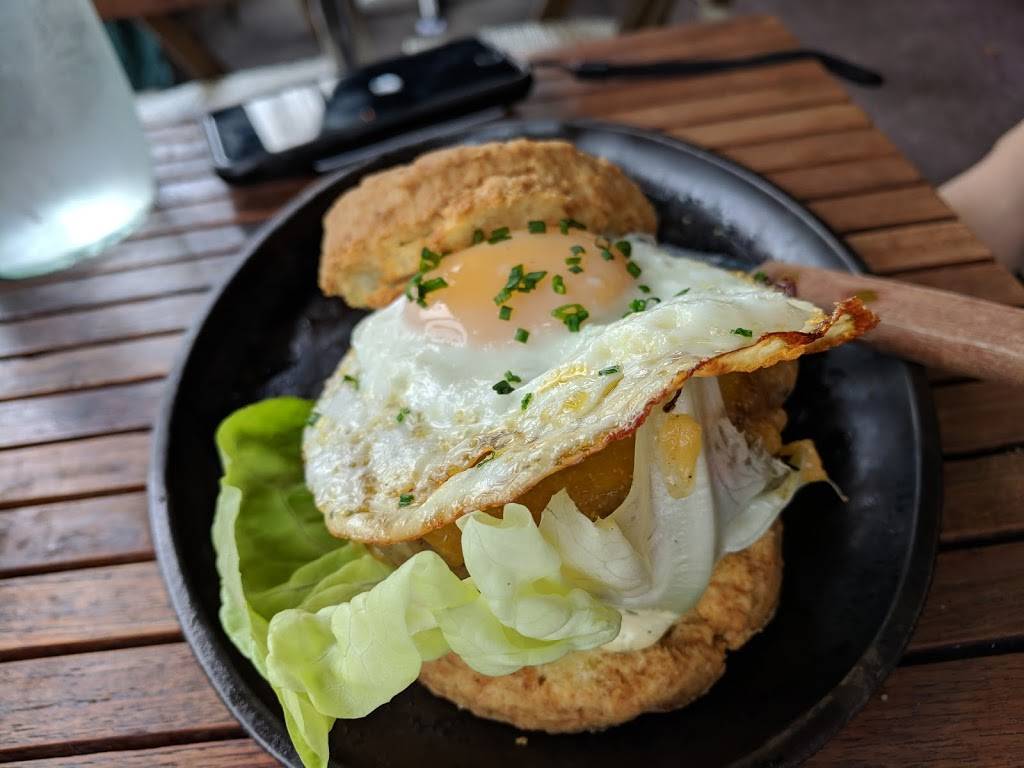 L & E Oyster Bar | restaurant | 1637 Silver Lake Blvd, Los Angeles, CA 90026, USA | 3236602255 OR +1 323-660-2255