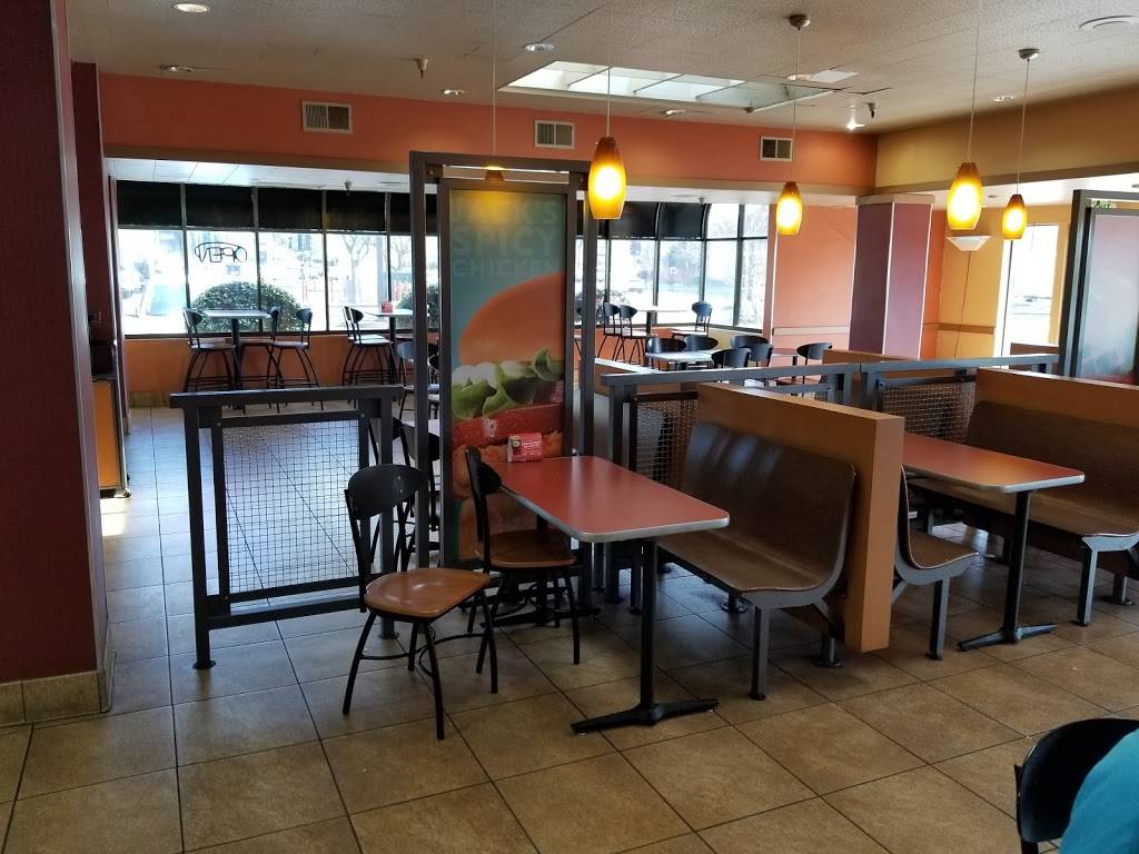 Jack in the Box | restaurant | 2542 Esplanade, Chico, CA 95973, USA | 5308946910 OR +1 530-894-6910