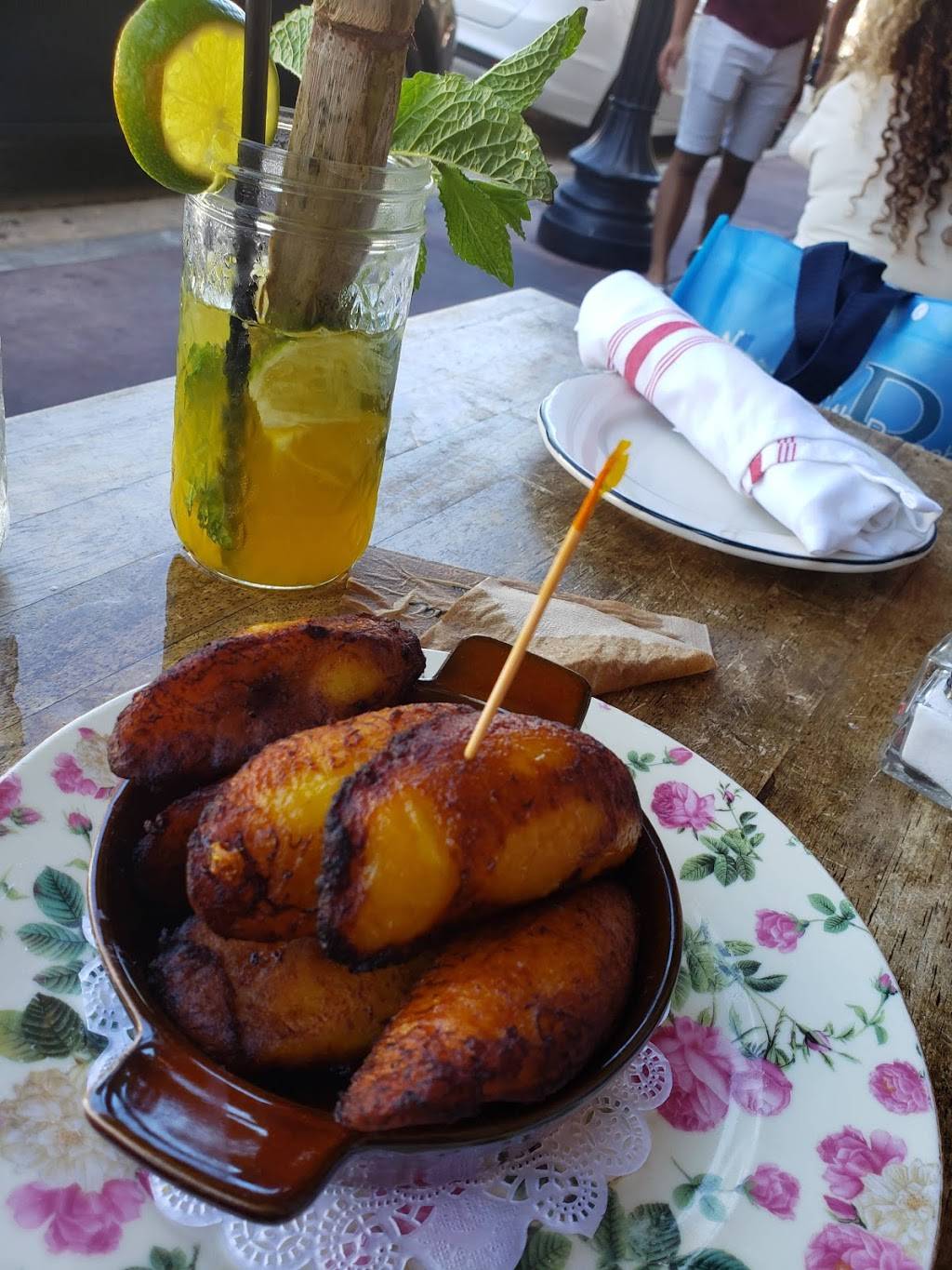 Don Vincenzo | restaurant | 444 Ocean Dr, Miami Beach, FL 33139, USA | 7867256968 OR +1 786-725-6968