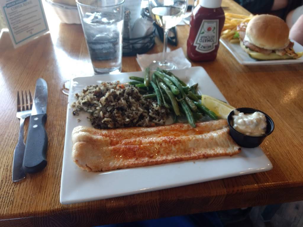 Barkers Waterfront Grille | restaurant | 300 Marina Dr, Superior, WI 54880, USA | 7153927152 OR +1 715-392-7152