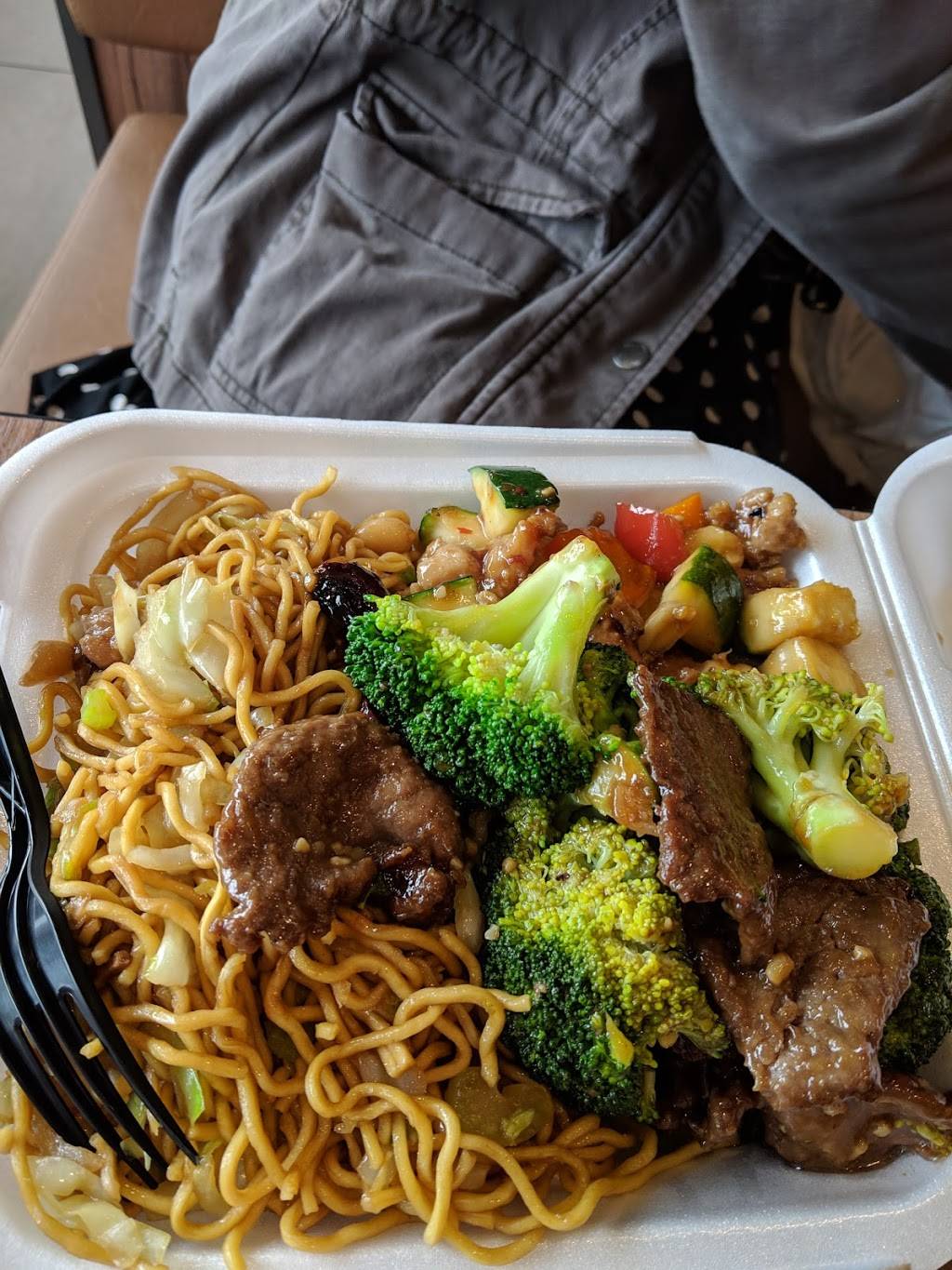 Panda Express | restaurant | 1170 W Renaissance Pkwy, Rialto, CA 92376, USA | 9093491001 OR +1 909-349-1001