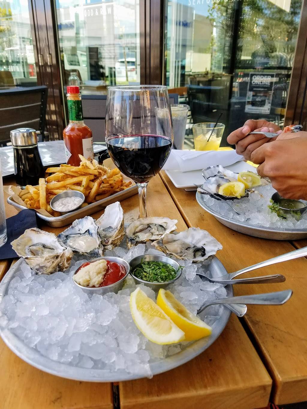 EMC Seafood & Raw Bar Oxnard | restaurant | Space 3015, 511 Town Center Dr Space 3015, Oxnard, CA 93036, USA | 8052784997 OR +1 805-278-4997