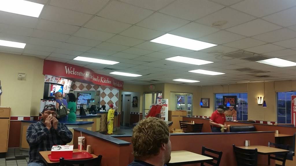 KFC | restaurant | 430 S Broadway Blvd, Salina, KS 67401, USA | 7858250322 OR +1 785-825-0322