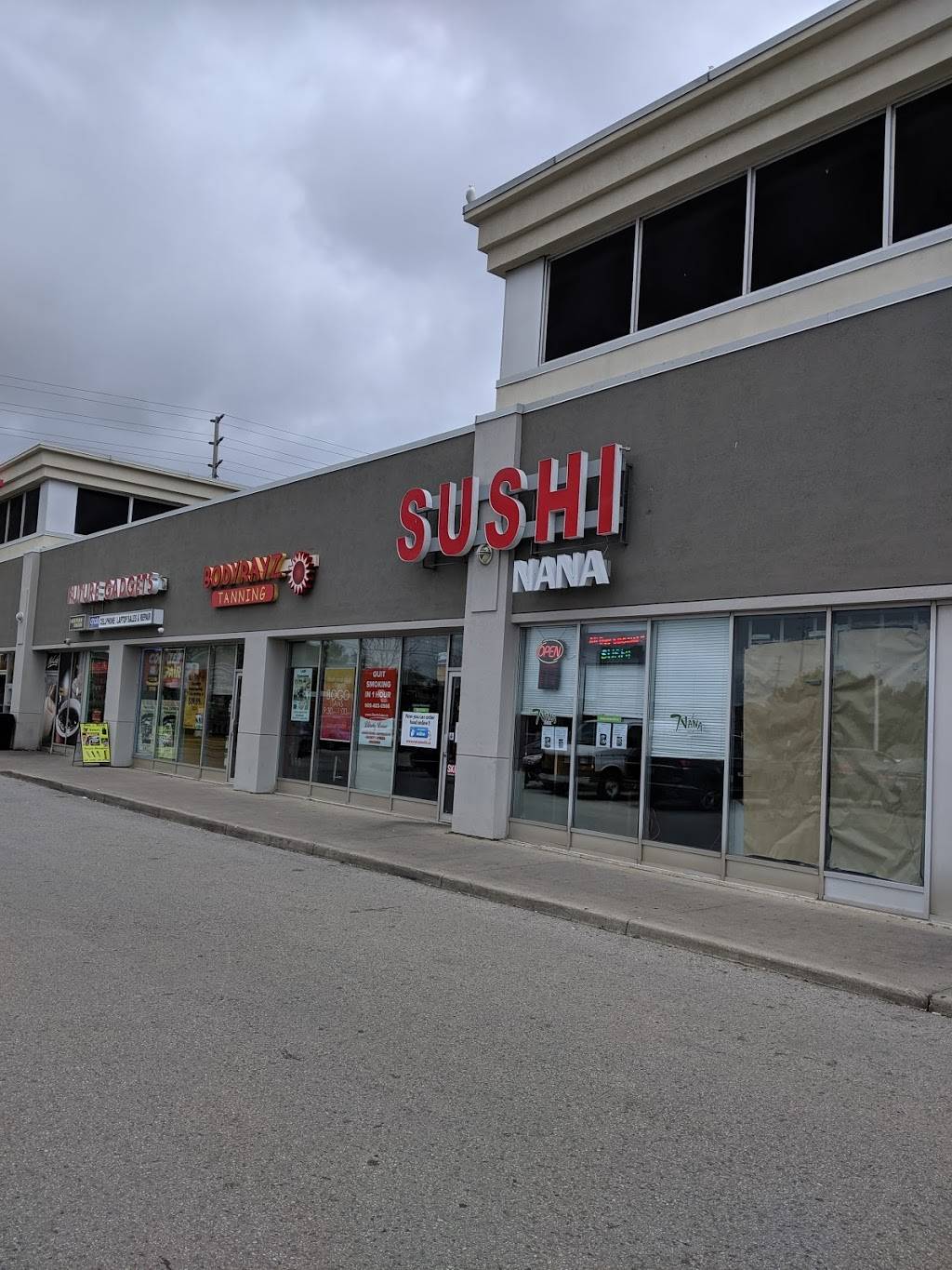NANA SUSHI | restaurant | 670 Eglinton Ave W #4, Mississauga, ON L5R 3V2, Canada | 9057129724 OR +1 905-712-9724
