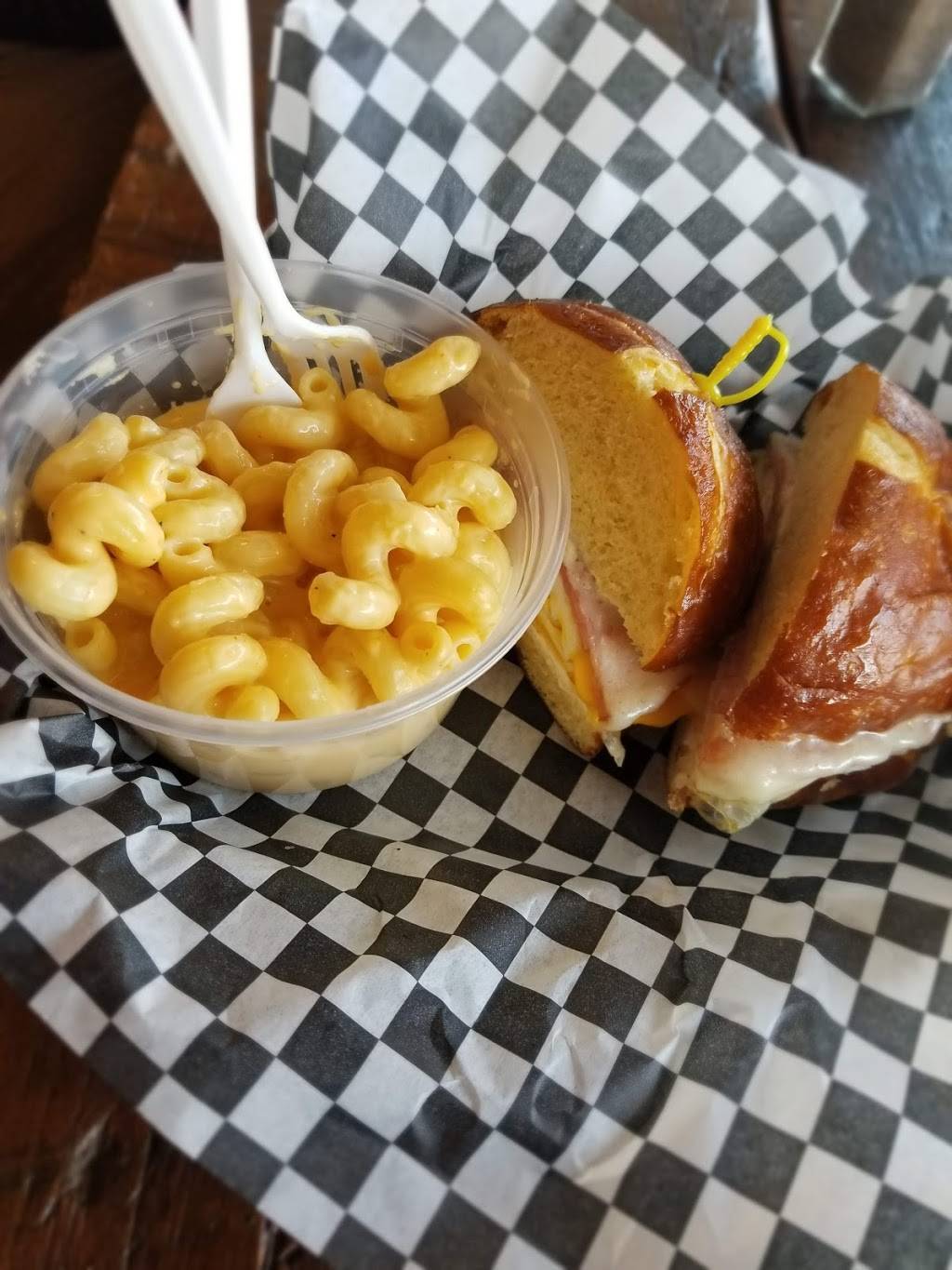 Parkers PGH | restaurant | 600 Brookline Blvd, Pittsburgh, PA 15226, USA | 4122078099 OR +1 412-207-8099