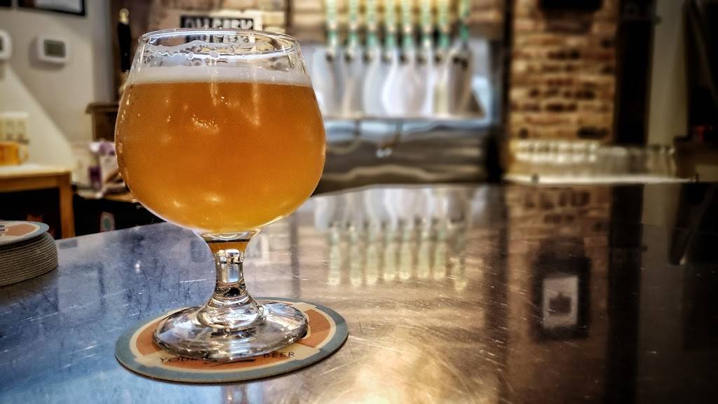 Crystal Lake Brewing | restaurant | 150 N Main St, Crystal Lake, IL 60014, USA | 7792209288 OR +1 779-220-9288