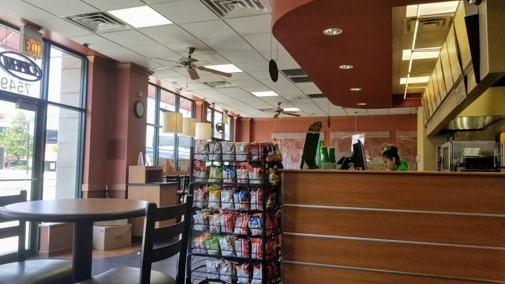 Subway Restaurants | restaurant | 7555 N Paulina St, Chicago, IL 60626, USA | 7732740074 OR +1 773-274-0074