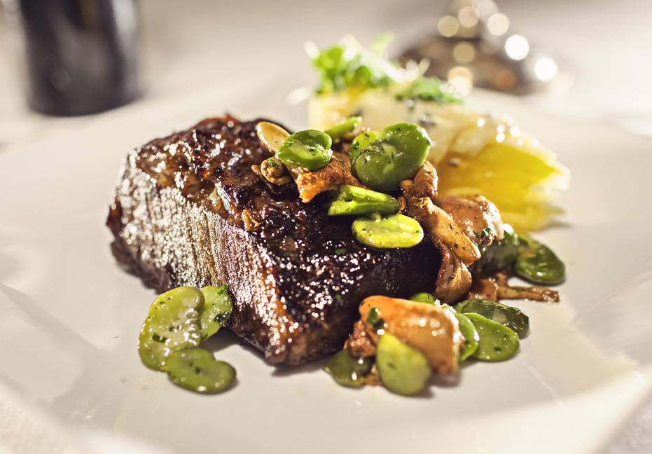 English Grill | restaurant | 335 W Broadway, Louisville, KY 40202, USA | 5025831234 OR +1 502-583-1234