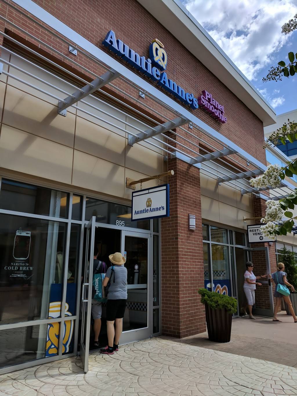 Planet Smoothie | restaurant | 6800 Oxon Hill Rd Suite 895, Oxon Hill, MD 20745, USA | 3018393704 OR +1 301-839-3704