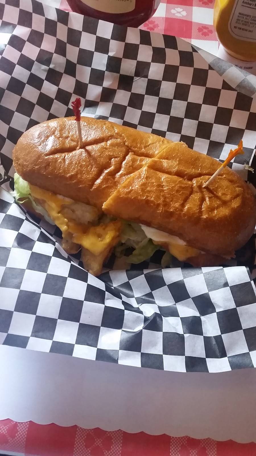 Burgee Daves At The Mayo | restaurant | 15315 Cleveland Ave, Camptonville, CA 95922, USA | 5302883301 OR +1 530-288-3301