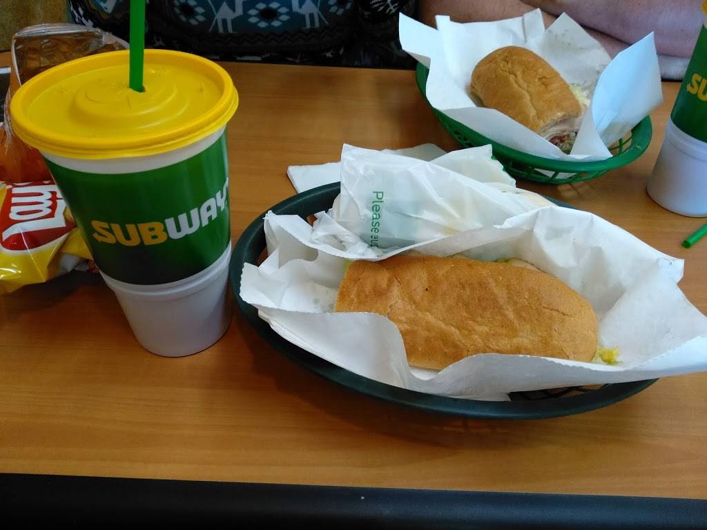 Subway | restaurant | 19595 Detroit Rd, Rocky River, OH 44116, USA | 4403330074 OR +1 440-333-0074