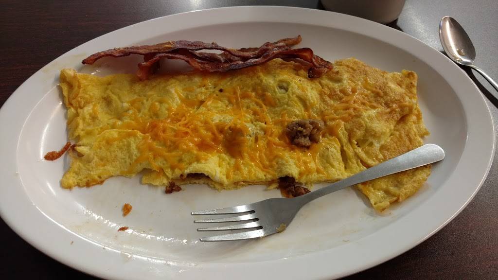 Dixies Diner | restaurant | 9680 E Center St, Windham, OH 44288, USA | 3303266077 OR +1 330-326-6077