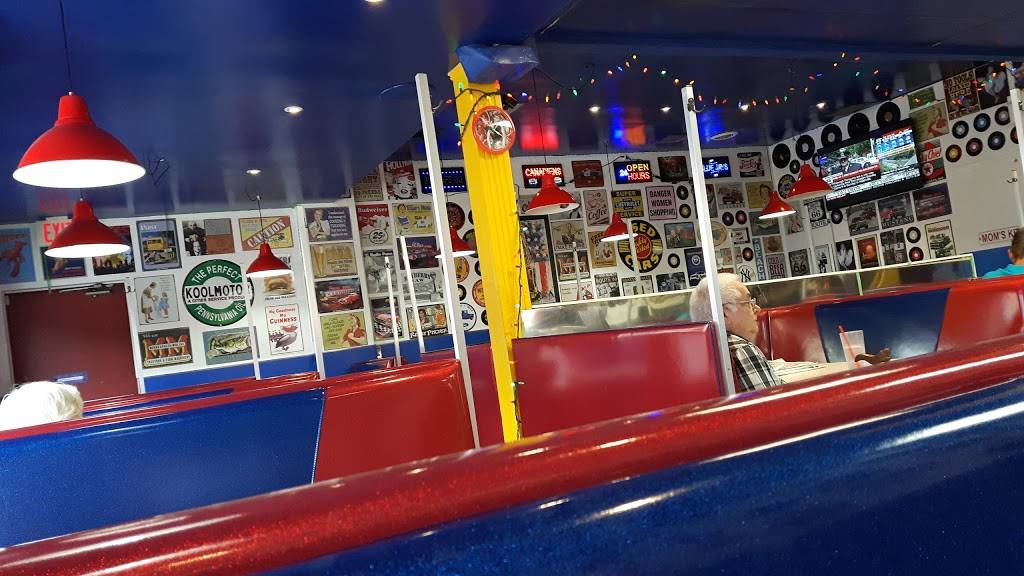 Wimpys Diner | restaurant | 405 Main St W, Hamilton, ON L8P 1K5, Canada | 9055275151 OR +1 905-527-5151