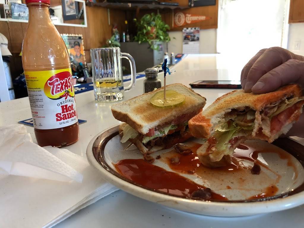 Eds Grill | restaurant | 1221 E Main St, Waynesboro, VA 22980, USA | 5409490225 OR +1 540-949-0225