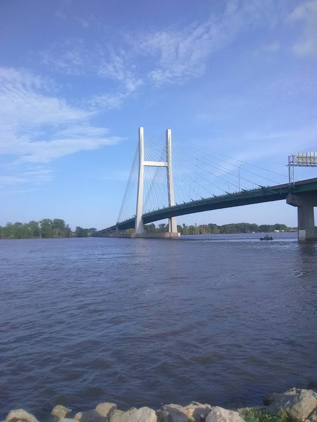 Irish Pub | restaurant | 1401 Osborn St, Burlington, IA 52601, USA | 3197527399 OR +1 319-752-7399