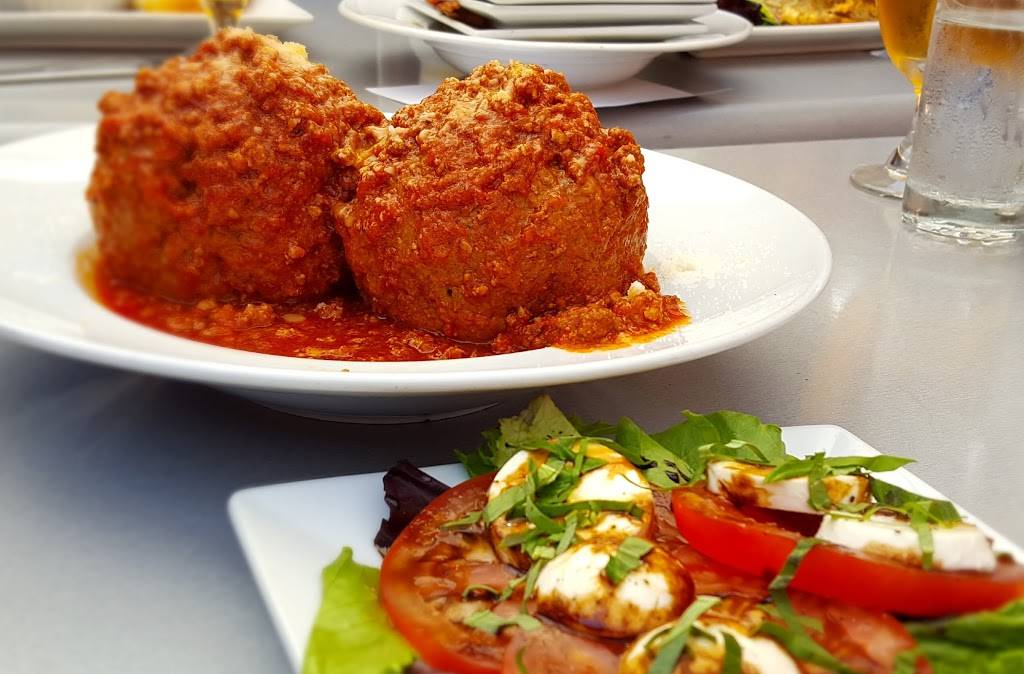 Vitos Pizzeria | night club | 1731 Wyandotte St E, Windsor, ON N8Y 1E1, Canada | 5199156145 OR +1 519-915-6145