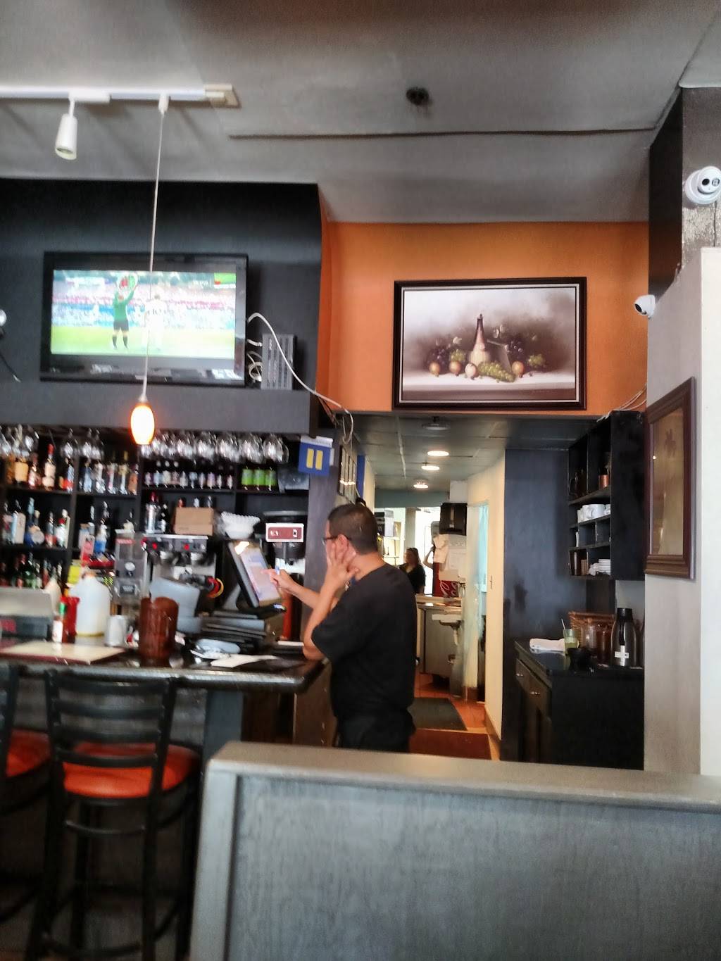 Luna Grill & Diner | restaurant | 1301 Connecticut Ave NW UNIT 1A, Washington, DC 20036, USA | 2028352280 OR +1 202-835-2280