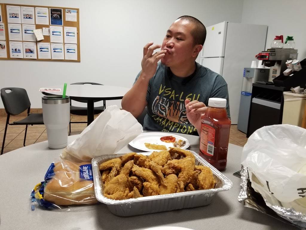 The Blue Store | restaurant | 12222 Plank Rd, Baton Rouge, LA 70811, USA | 2254483600 OR +1 225-448-3600