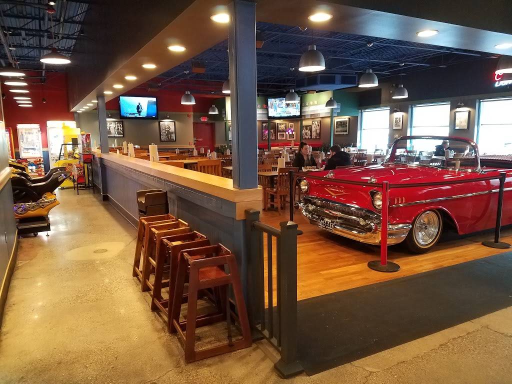 Fuddruckers | restaurant | 900 Broadway, Saugus, MA 01906, USA | 7812336399 OR +1 781-233-6399