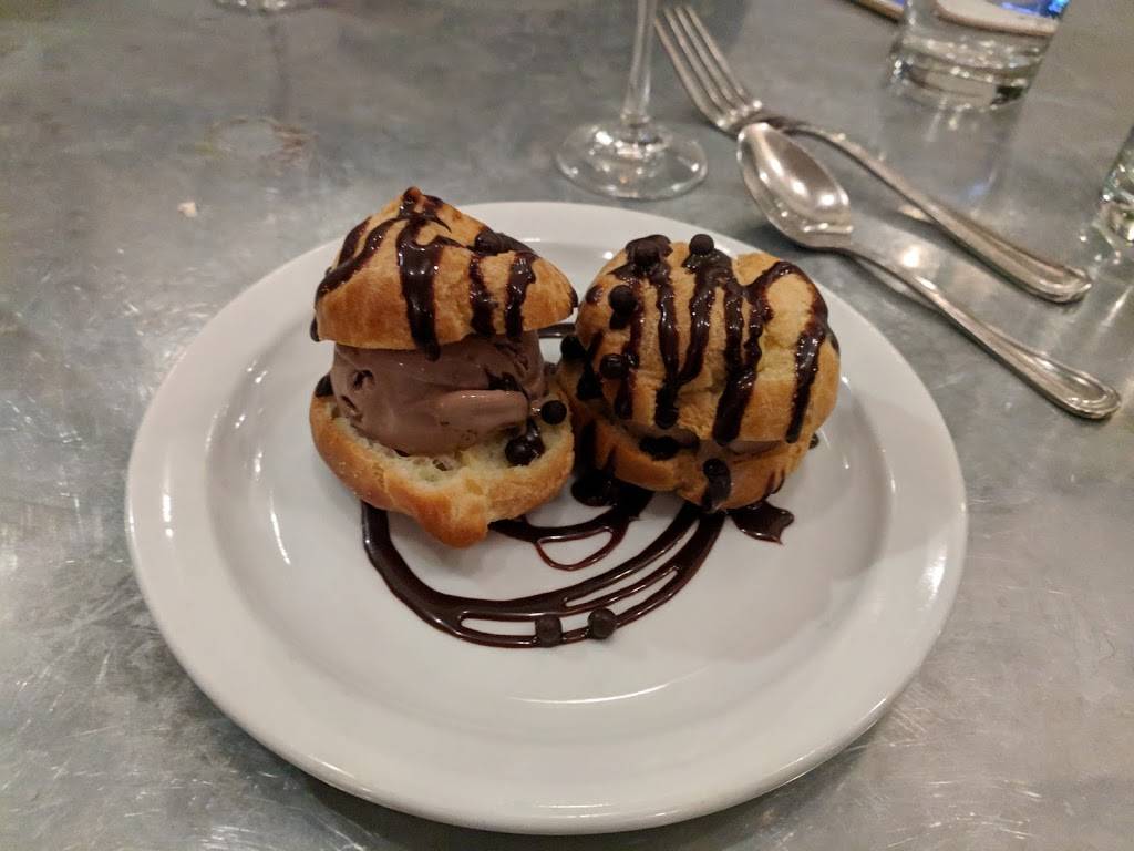 Red Cow | restaurant | 1423 34th Ave, Seattle, WA 98122, USA | 2064547932 OR +1 206-454-7932