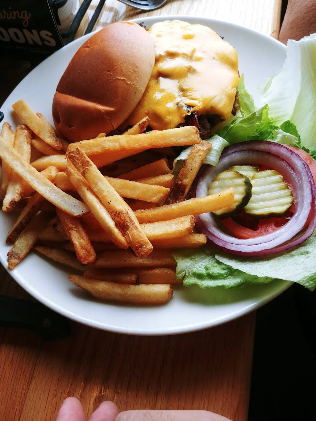 Applebees Grill + Bar | restaurant | 1301 N Davis Rd, Salinas, CA 93907, USA | 8317576682 OR +1 831-757-6682