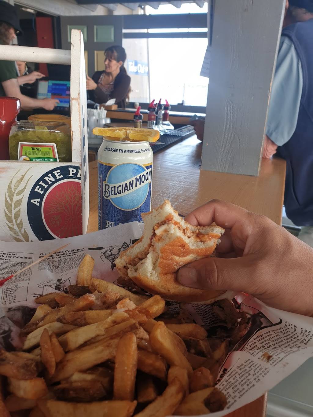 Pier Patio & BBQ | restaurant | 1 S Front St, Belleville, ON K8N 5K7, Canada | 6139689494 OR +1 613-968-9494