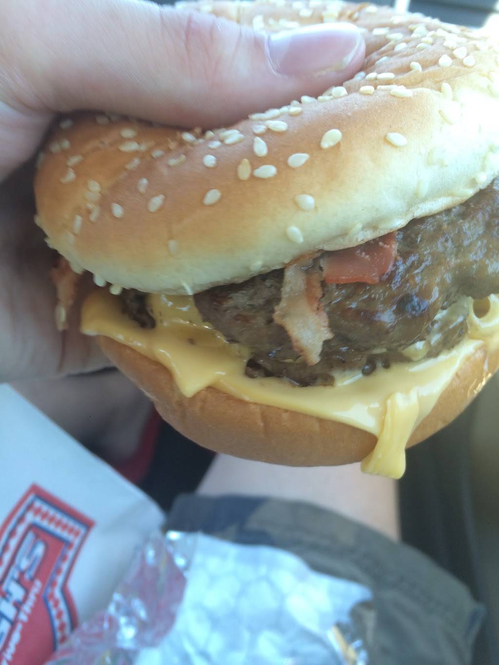 Mc Hughs Double Drive Thru | restaurant | 4 Lincoln Ave, Charleston, IL 61920, USA | 2173451071 OR +1 217-345-1071