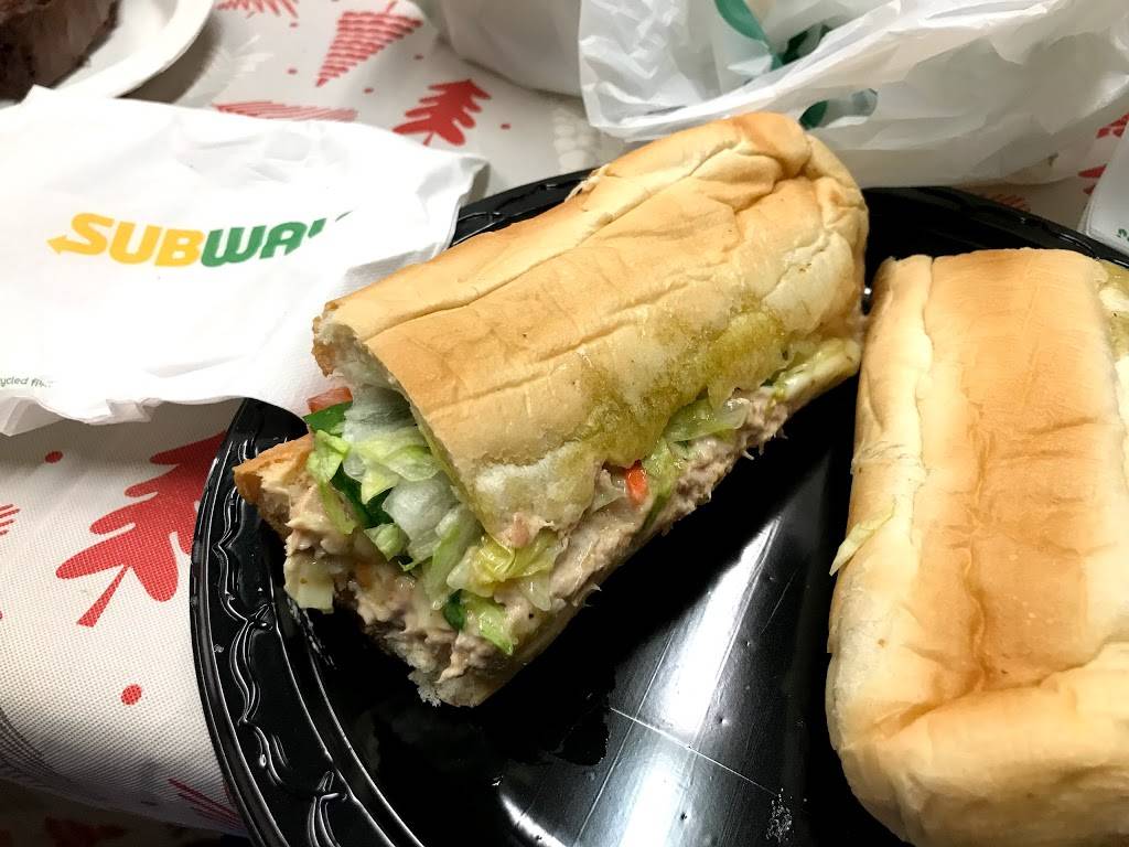 Subway Restaurants | restaurant | 6919 West Odgen Ave, Berwyn, IL 60402, USA | 7087499302 OR +1 708-749-9302