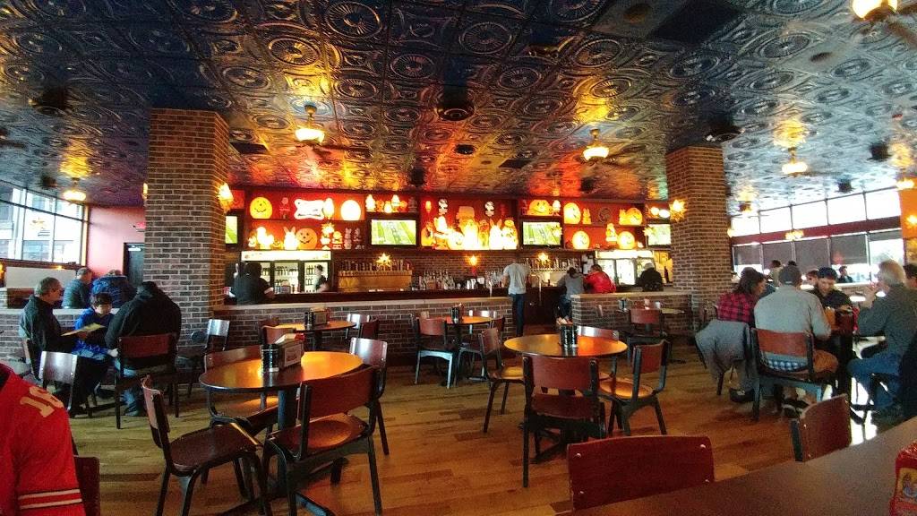 Melt Bar and Grilled | restaurant | 840 N High St, Columbus, OH 43215, USA | 6144531150 OR +1 614-453-1150