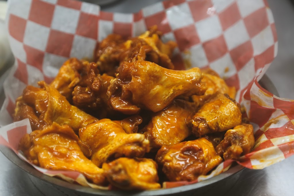 Wingbonz | restaurant | 1910 Cinema Dr, Rock Hill, SC 29730, USA | 8033274322 OR +1 803-327-4322