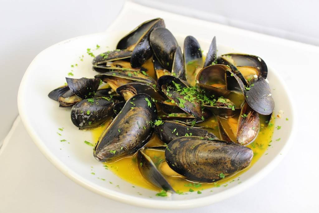 Pointe Dining | restaurant | 1881 7 Mile Dr, New Philadelphia, OH 44663, USA | 3303644303 OR +1 330-364-4303