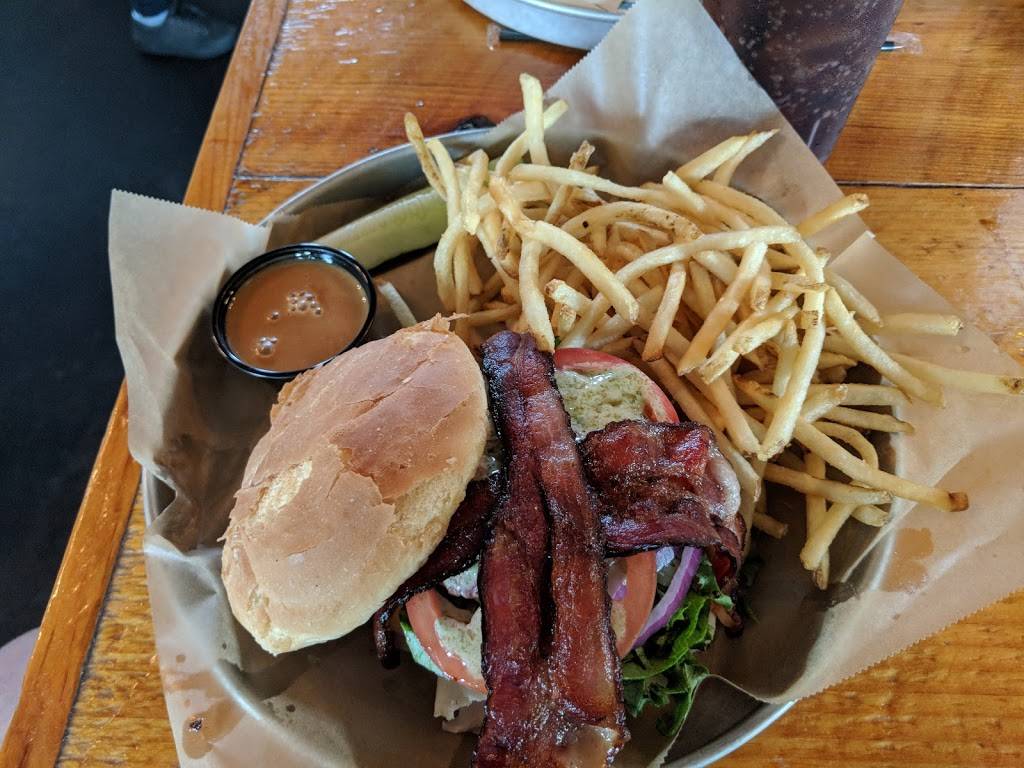 River Road Tavern | restaurant | 193 S River Rd, Bedford, NH 03110, USA | 6032065837 OR +1 603-206-5837