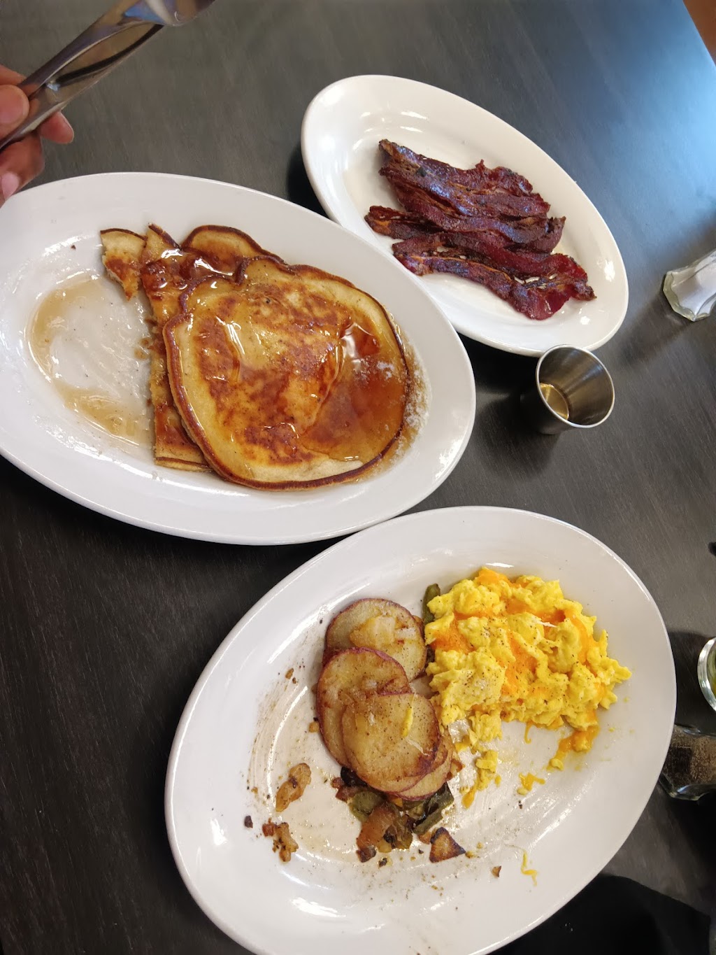 Lets Eat To Live | restaurant | 621 E 67th St, Chicago, IL 60637, USA | 7739666549 OR +1 773-966-6549