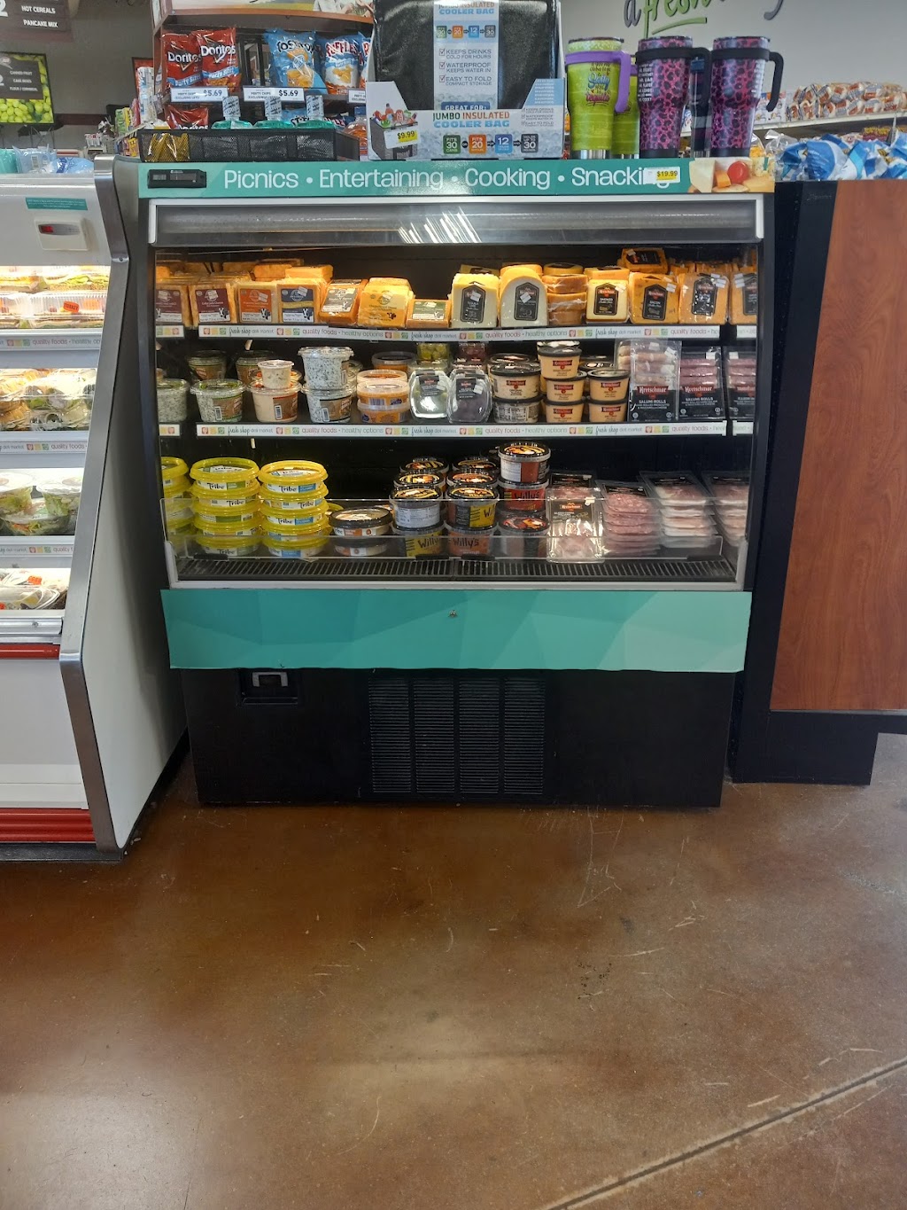 Crossroads IGA | restaurant | 2560 Mount Victor Ln, Bowling Green, KY 42103, USA | 2707813059 OR +1 270-781-3059