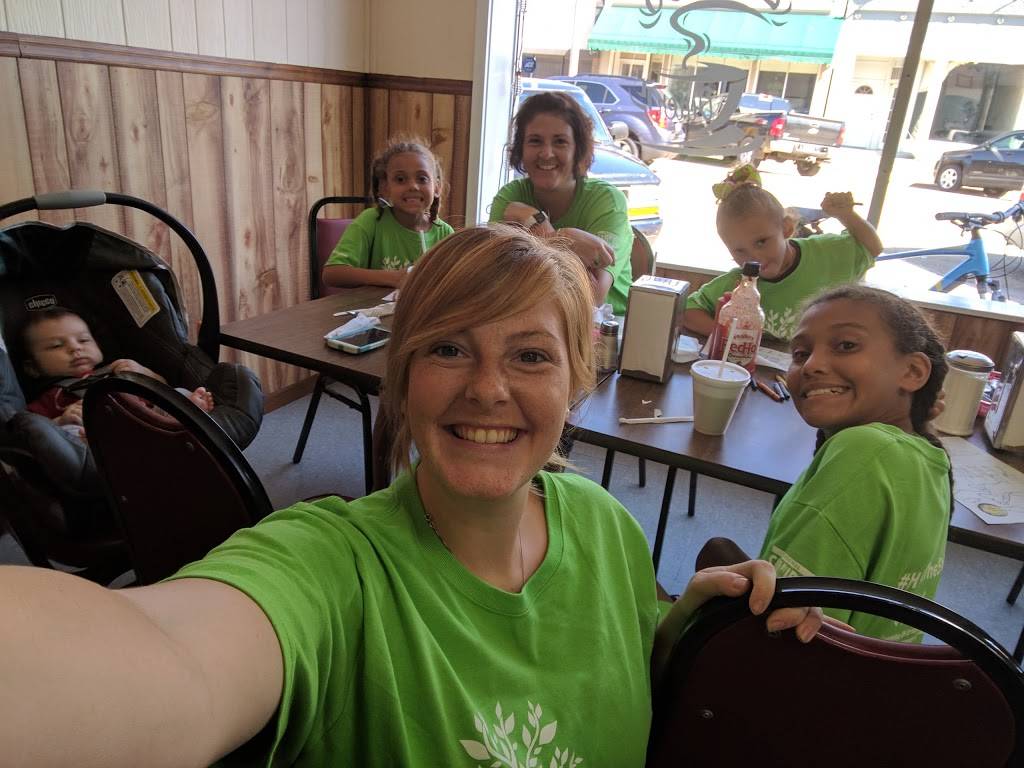 Ellens Diner | restaurant | 127 E Main St, Princeville, IL 61559, USA | 3093851700 OR +1 309-385-1700