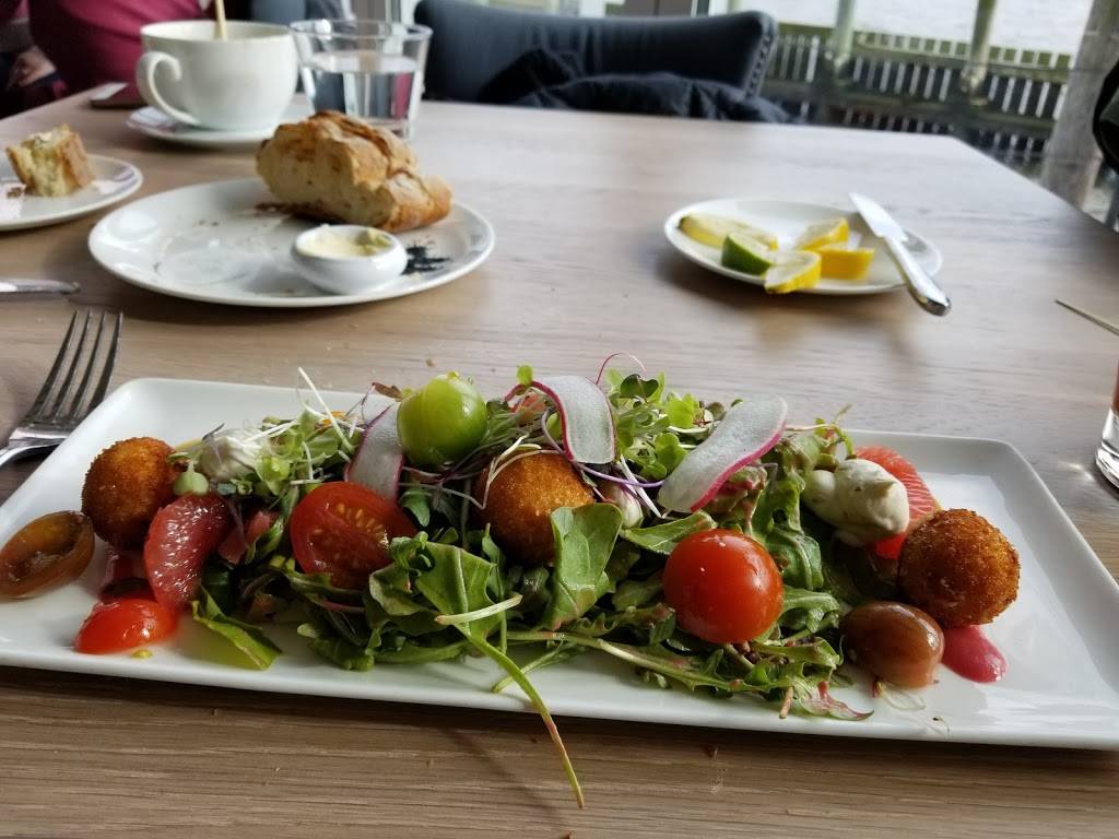 Shell & Bones Oyster Bar & Grill | restaurant | 100 S Water St, New Haven, CT 06519, USA | 2037873466 OR +1 203-787-3466