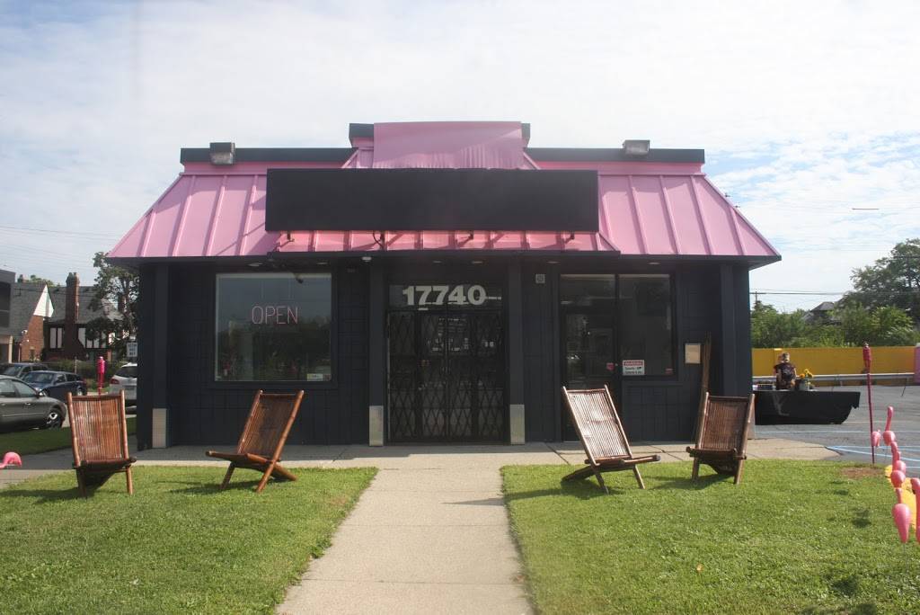 Pink FlaminGo To Go | restaurant | 17740 Woodward Ave, Detroit, MI 48203, USA | 3138261454 OR +1 313-826-1454