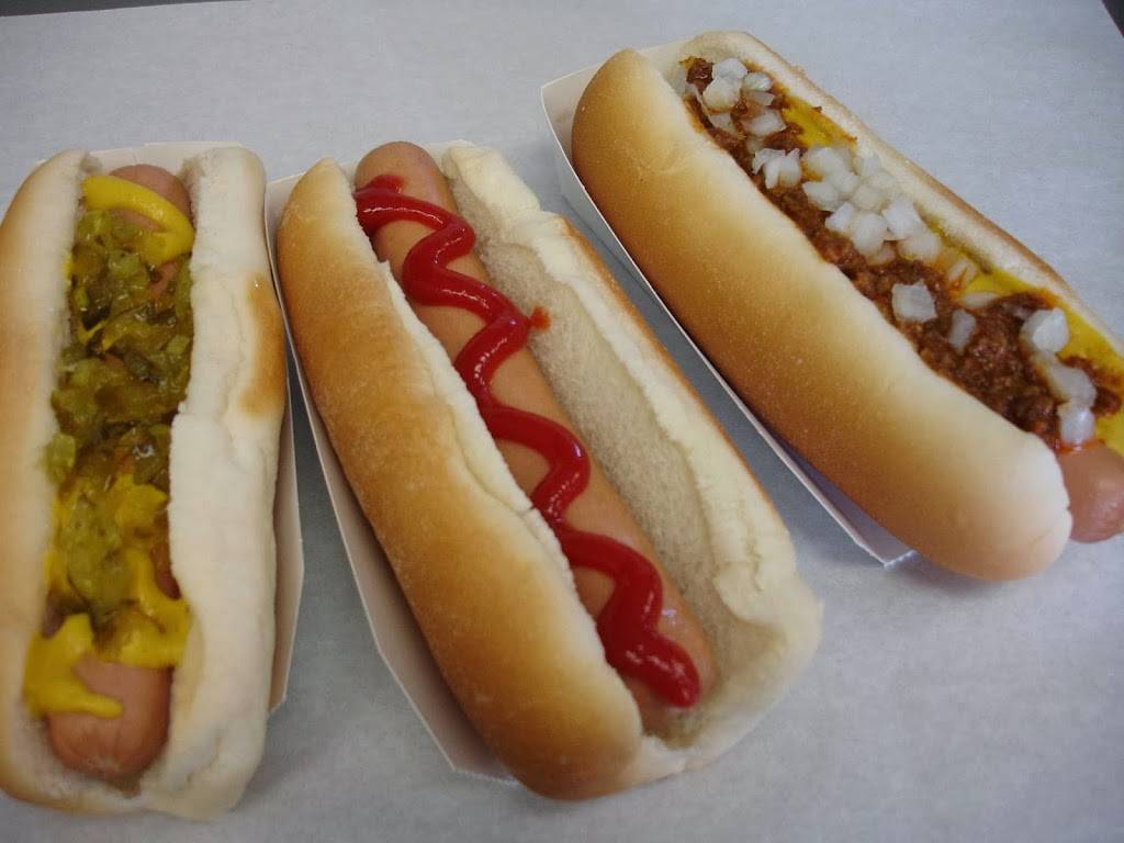 Snoopys Hot Dogs & More | restaurant | 82 Glen Rd, Garner, NC 27529, USA | 9197792545 OR +1 919-779-2545