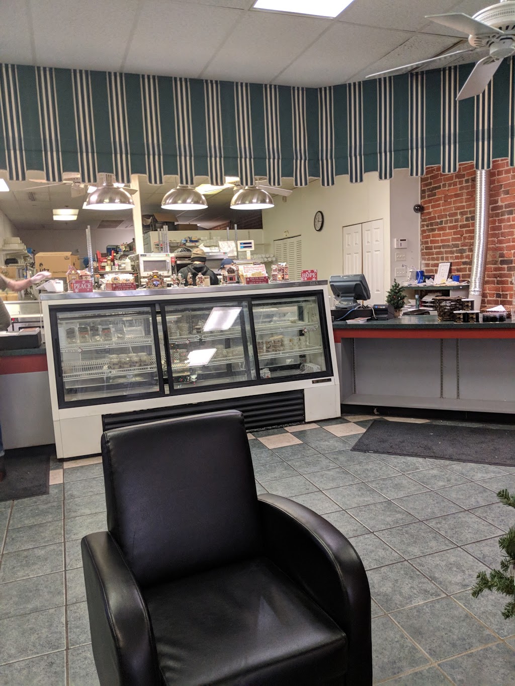 Padows Hams and Deli | meal takeaway | 1009 E Main St, Richmond, VA 23219, USA | 8049381595 OR +1 804-938-1595