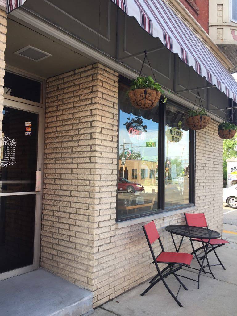 Mexican Restaurant Ramirez | restaurant | 557 Milwaukee Ave, Burlington, WI 53105, USA | 2627671172 OR +1 262-767-1172