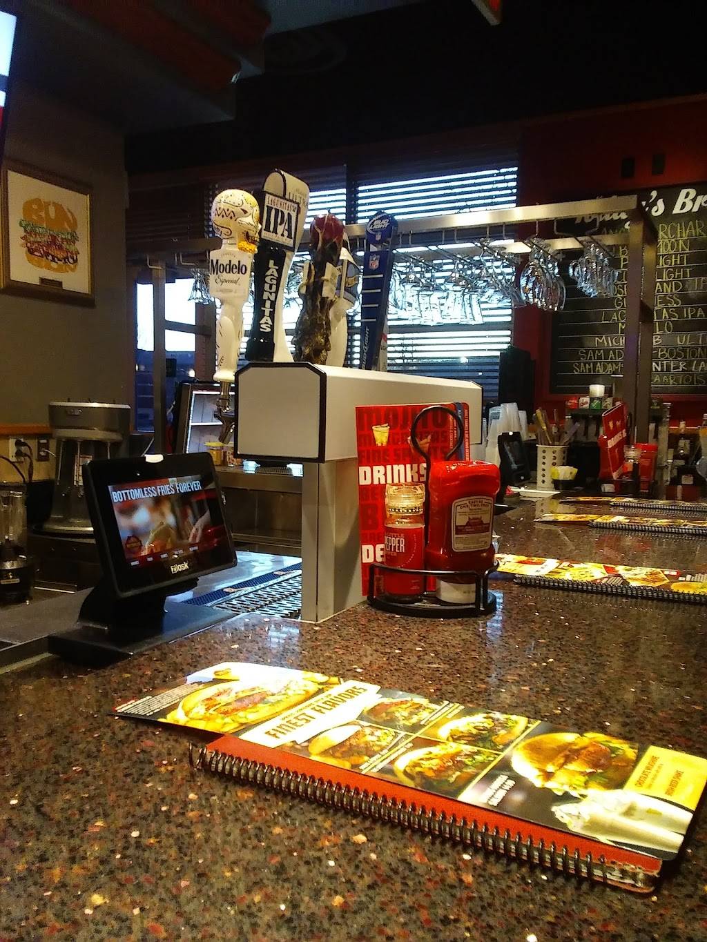 Red Robin Gourmet Burgers and Brews | restaurant | 2720 Carl T Jones Dr SE, Huntsville, AL 35802, USA | 2566501367 OR +1 256-650-1367