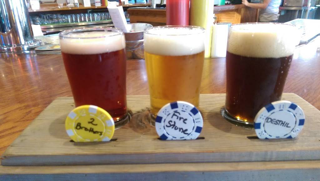 Shakers Lounge-Sports Bar & Grill | restaurant | 121 W Stevenson Rd, Ottawa, IL 61350, USA | 8154332110 OR +1 815-433-2110