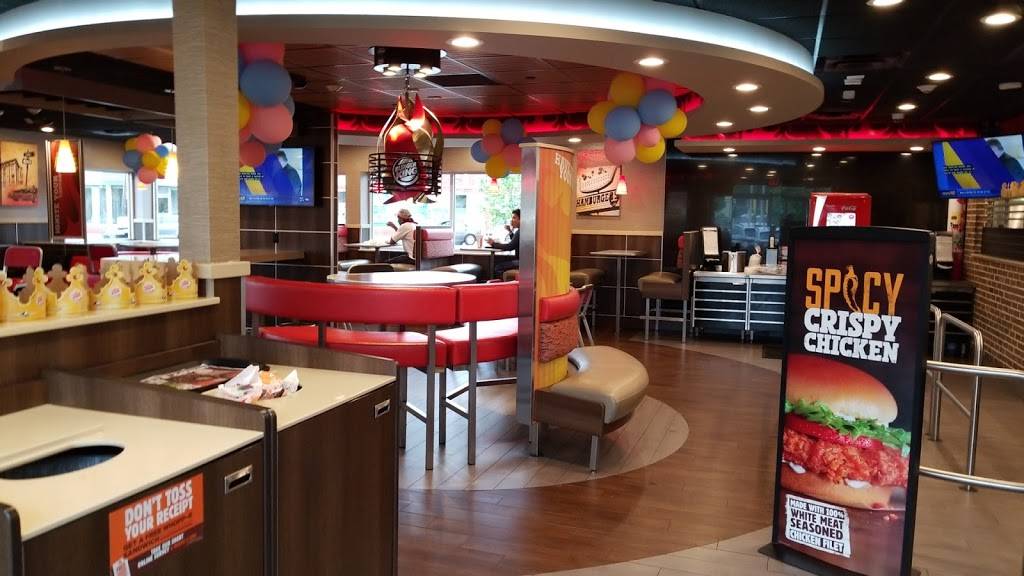 Burger King | restaurant | 700 Farmingdale Rd, Lindenhurst, NY 11757, USA | 6319575329 OR +1 631-957-5329