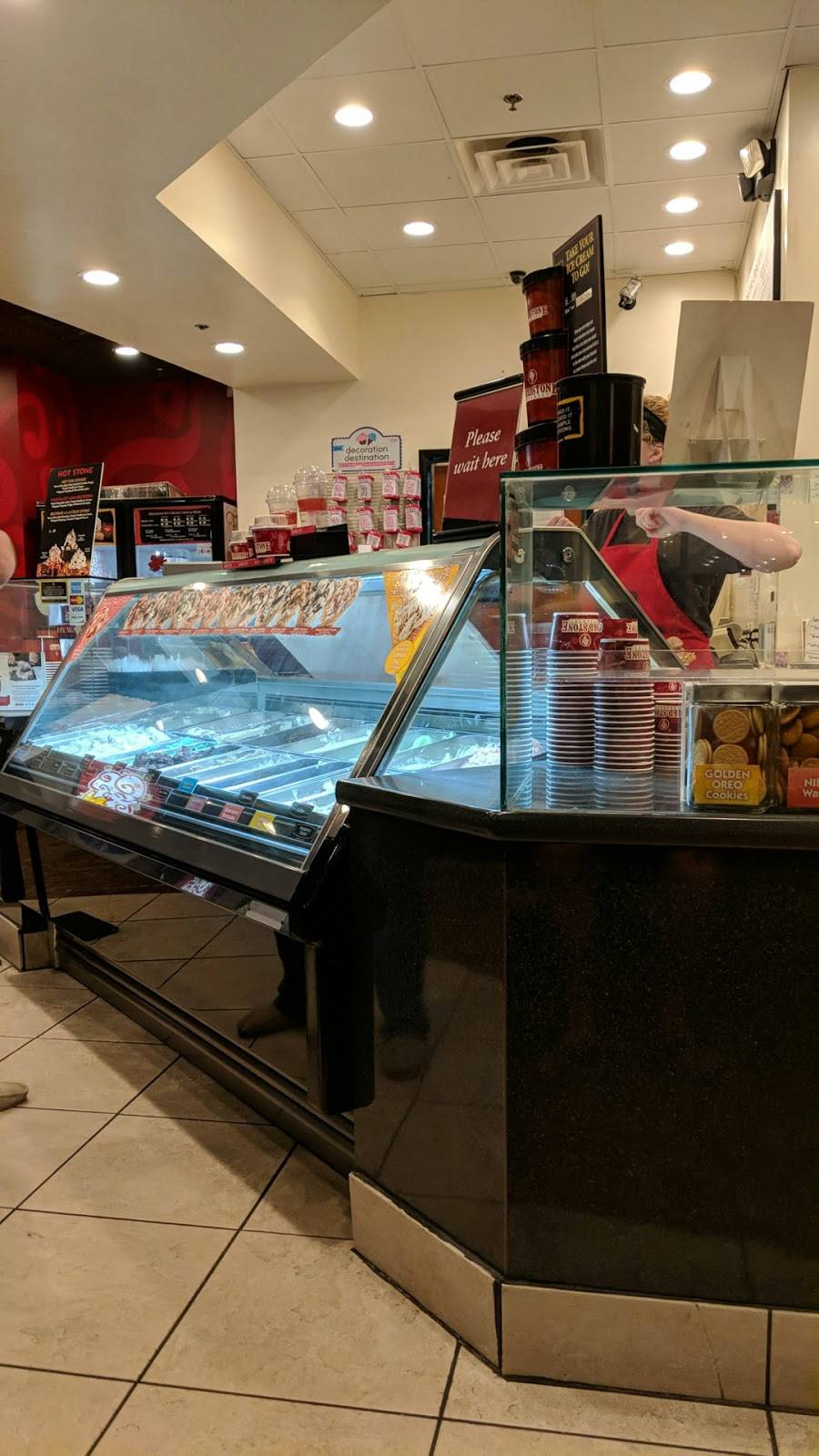 Cold Stone Creamery | bakery | 1470 Del Monte Center, Monterey, CA 93940, USA | 8316491346 OR +1 831-649-1346