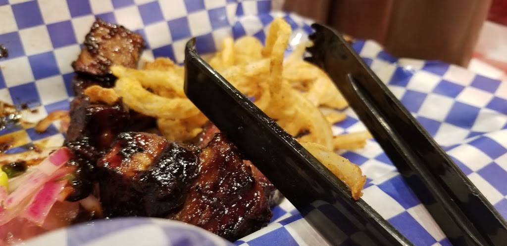 Famous Daves Bar-B-Que | restaurant | 2430 Prince William Pkwy, Woodbridge, VA 22192, USA | 7034921300 OR +1 703-492-1300