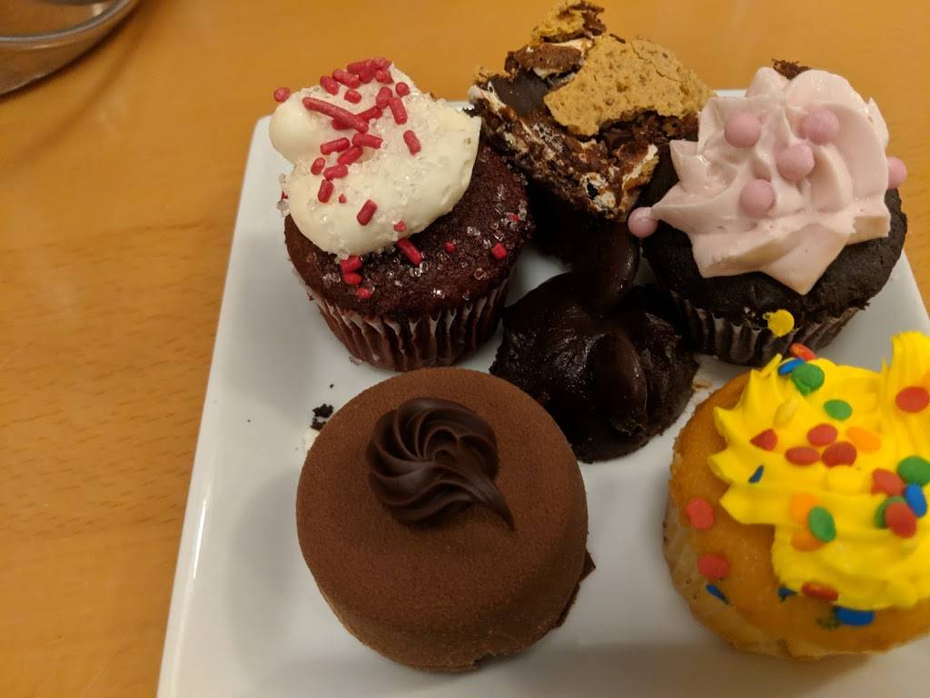 Cape May Cafe | restaurant | 1180 Seven Seas Drive, Orlando, FL 32830, USA | 4079393463 OR +1 407-939-3463